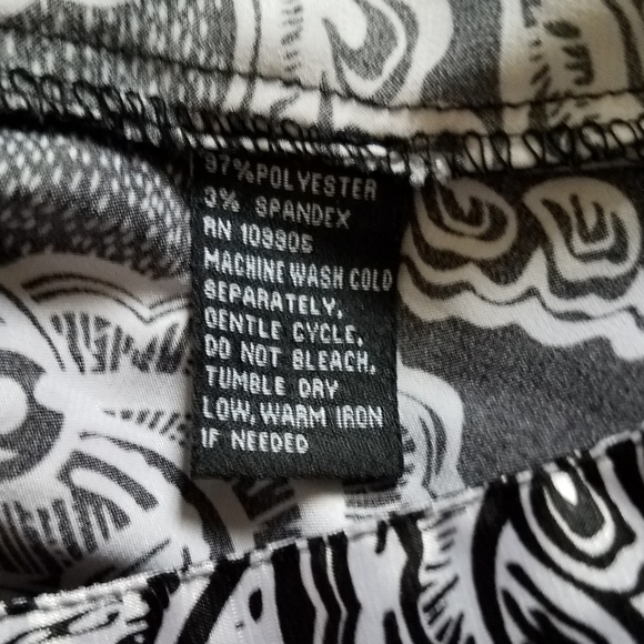 Essentials By Milano Button Blouse - Picture 6 of 7